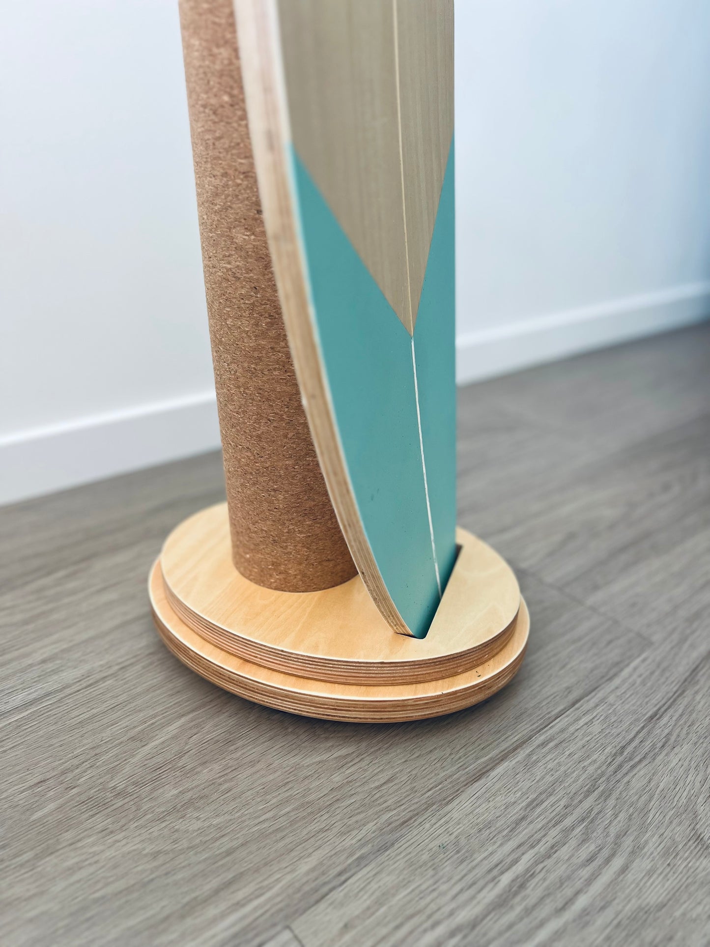 Solid Board Stand